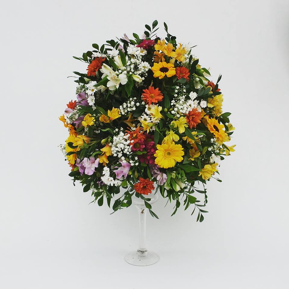 Arranjo Bola Com Flores do Campo e Girasol Cod. D-007