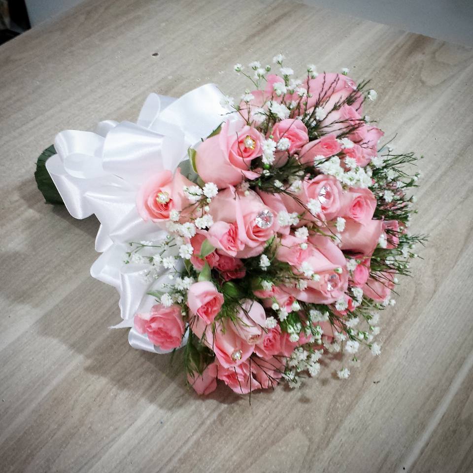 Buquê de Noiva com Rosas e Mini Rosas Cod. BN-002 | Floricultura Cheiro  Verde • Palhoça / SC • Compre online!