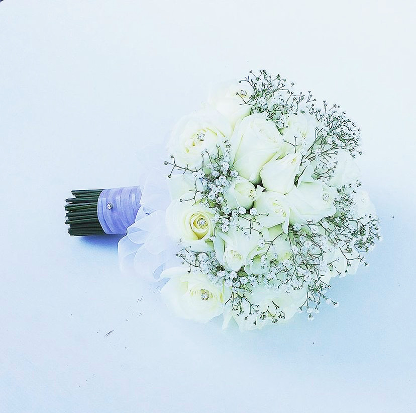 Buquê de Noiva com Rosas Brancas. BN-655 | Floricultura Cheiro Verde •  Palhoça / SC • Compre online!